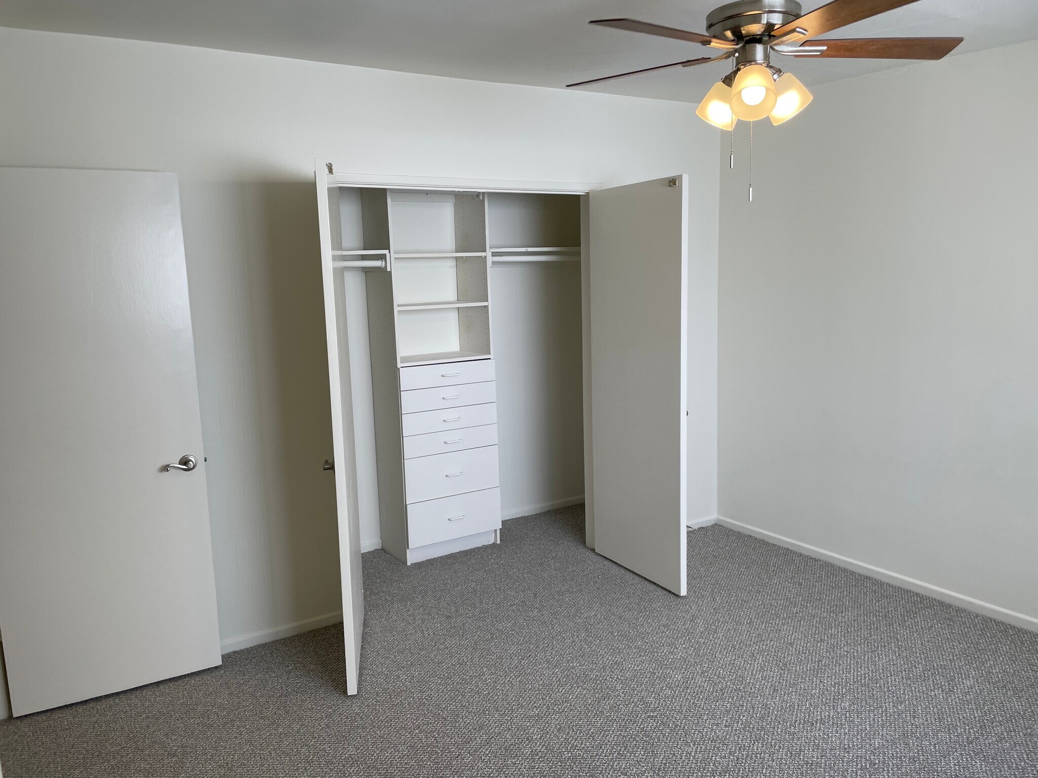 Building Photo - 1122 S Clark Dr