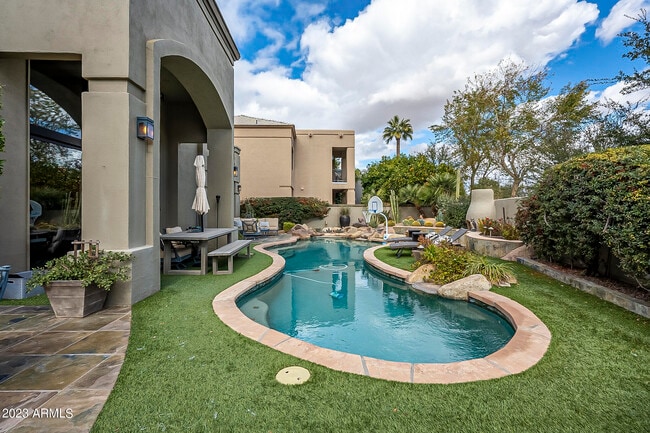 Building Photo - 7878 E Gainey Ranch Rd