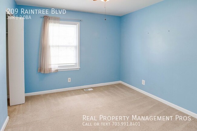 Building Photo - 209 Raintree Blvd