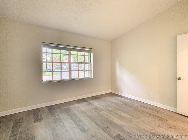 Building Photo - 1370 Cottonwood Cir