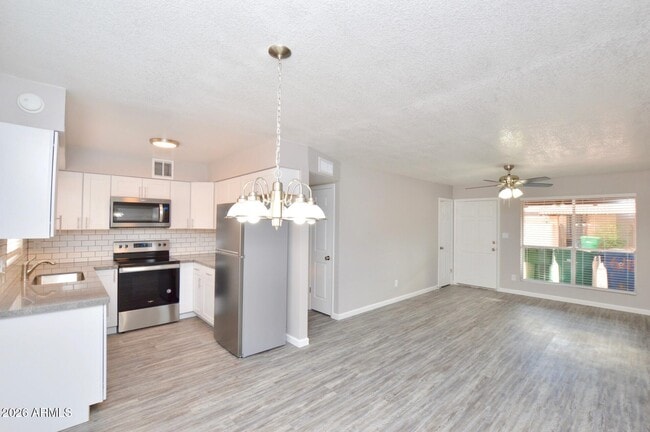 Building Photo - 645 N Arrowhead Dr