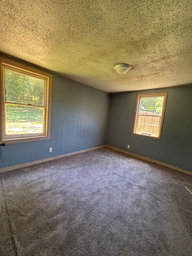 Building Photo - COMING SOON! 3 BED HOUSE