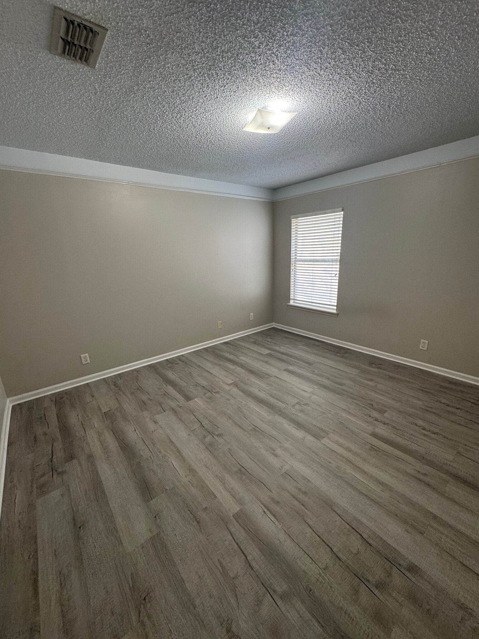 Building Photo - 12033 Walkers Glen Ln N