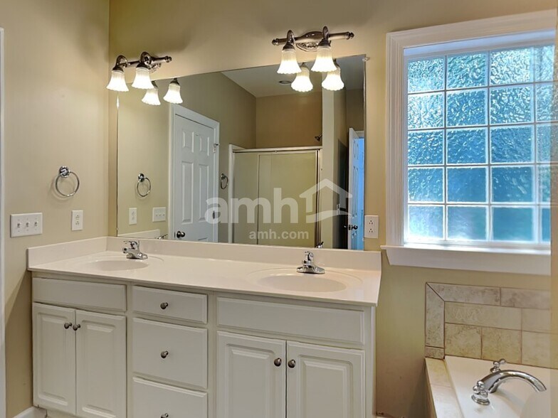 Building Photo - 1711 Ironwood Ct