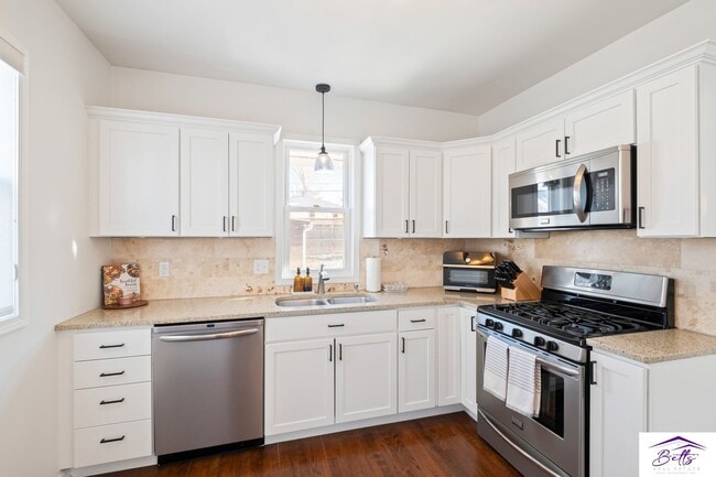 Building Photo - RENTAL PENDING!