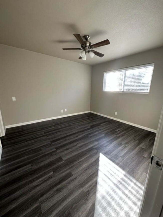 Building Photo - Desirable 3 bedroom 2 bath home