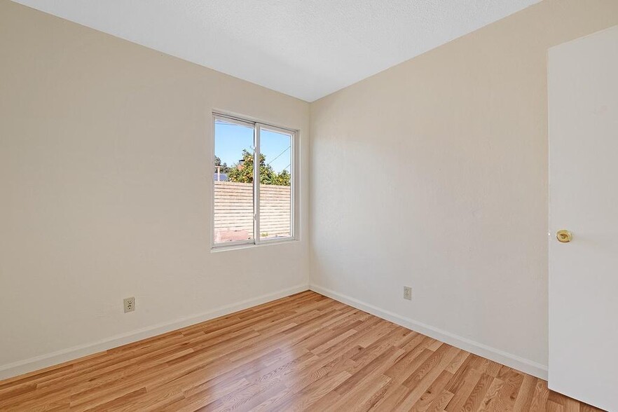 Building Photo - 1285 Boa Vista Dr