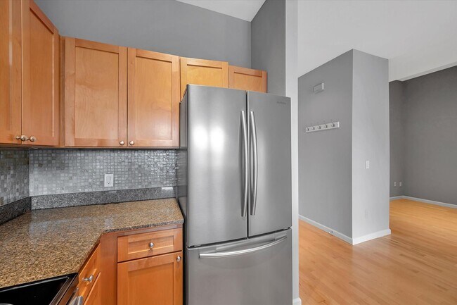 Building Photo - Prime Location Condo in Noe Valley - Please Contact for Showing Availability!
