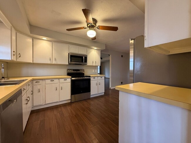 Building Photo - Private and Serene Beauty