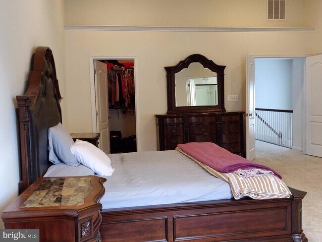 Building Photo - 42891 Edgegrove Heights Terrace