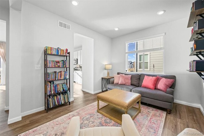 Building Photo - Windsor Home