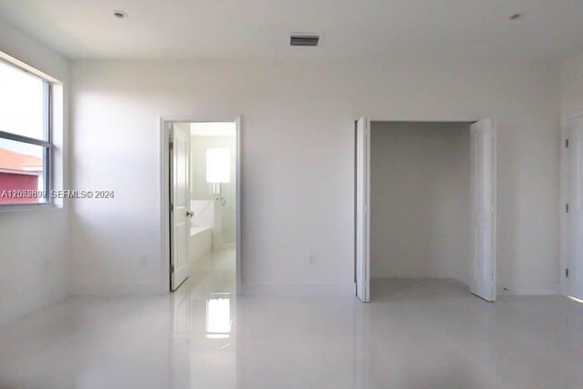 Building Photo - 15631 SW 11th Terrace
