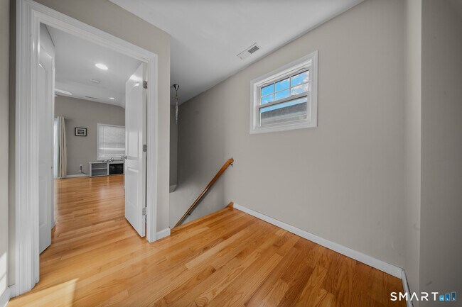 Building Photo - 60 Hawthorne St