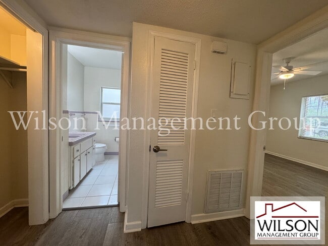 Building Photo - 210 E Yale St