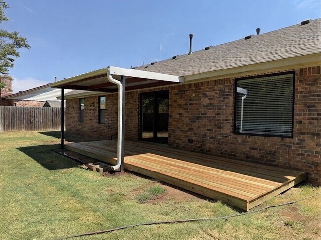 Building Photo - 1405 S Avery Dr