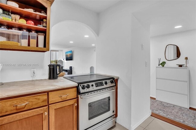 Building Photo - 3675 N Country Club Dr