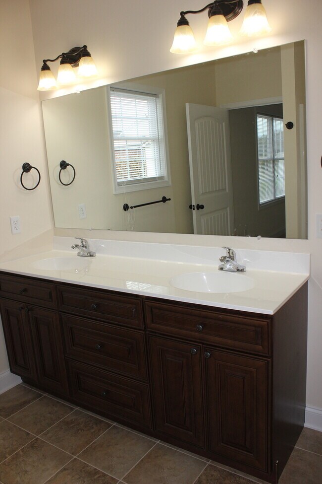 Building Photo - Duplex in Turner Ashby School District