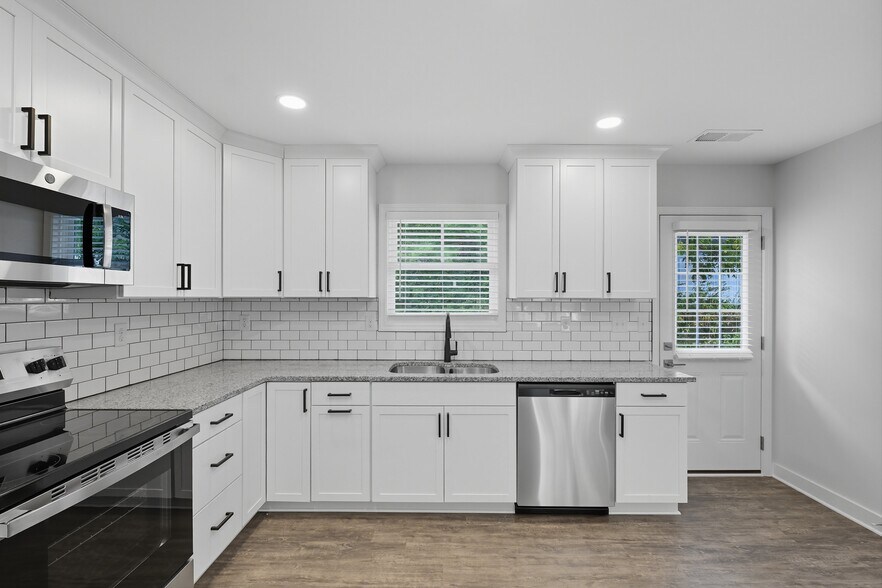 Building Photo - 6629 Ashbrooke Drive