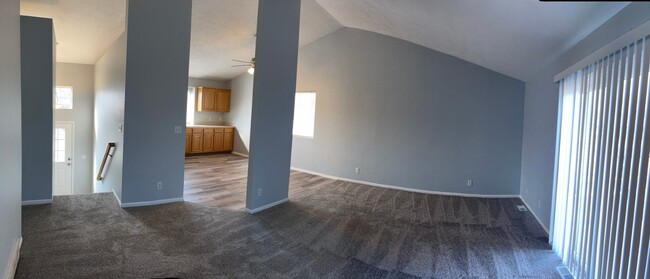 Building Photo - Home In Papillion For Rent!