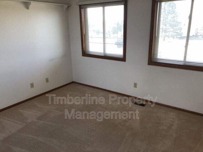 Building Photo - 17960 Bakers Farm Rd