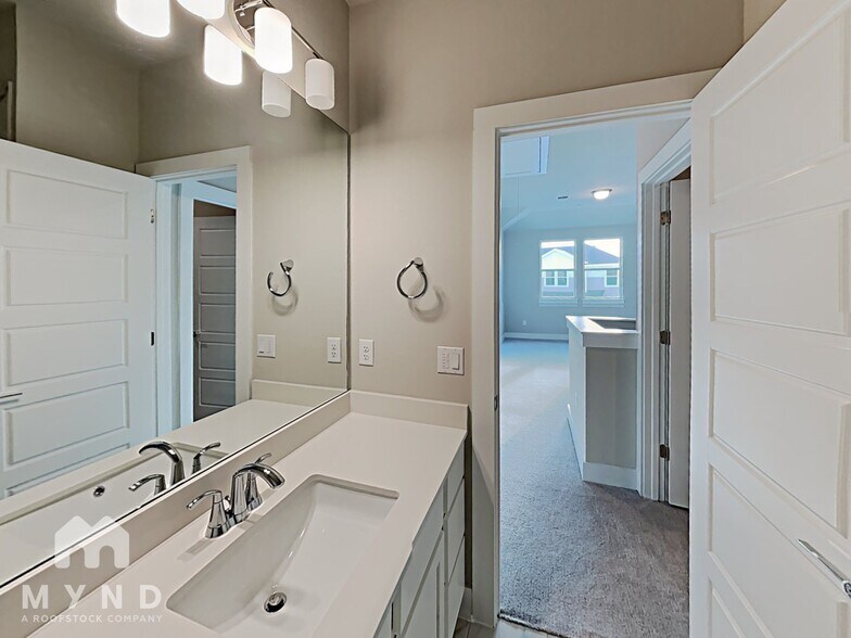 Building Photo - 1606 Roseburg Dr