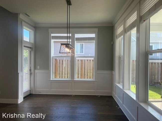 Building Photo - 5 br, 4 bath House - 11958 NW Sadie St,