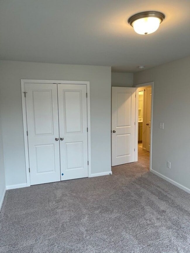 Building Photo - Stunning condo is South Murfreesboro