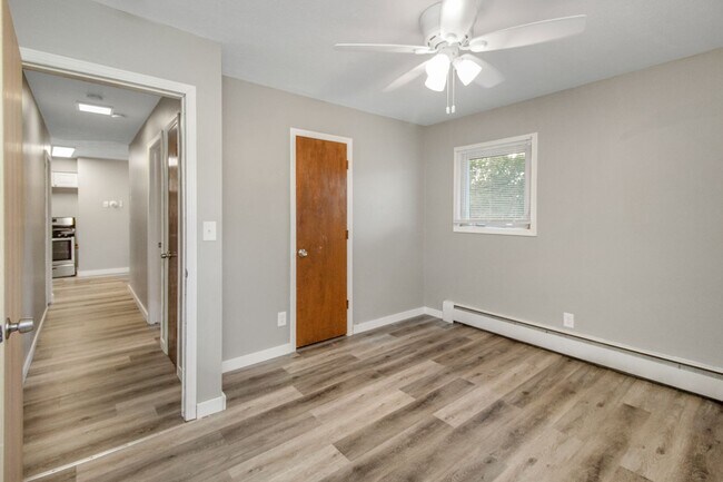 Building Photo - $200 off of 1st months rent if rented by 1...