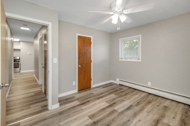 Building Photo - Beautiful updated Main-Level unit in Fabul...