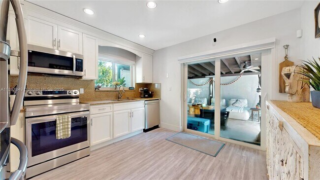 Building Photo - 14519 SW 139th Ave Cir E