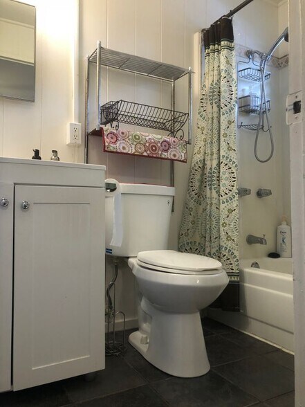 Building Photo - 1125A 2nd Ave