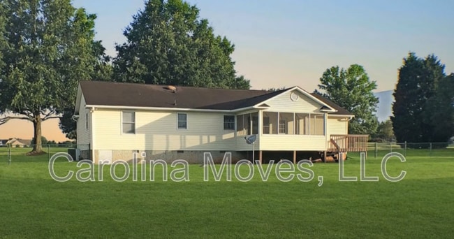 Building Photo - 313 Kilt Ct