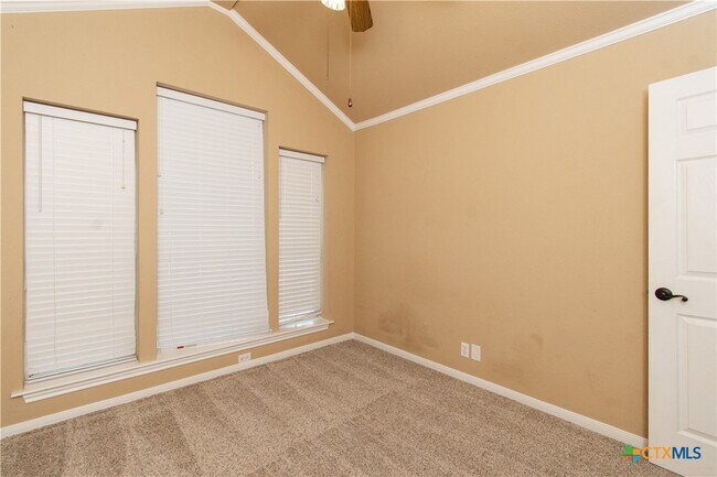 Building Photo - 4819 Box Canyon Dr