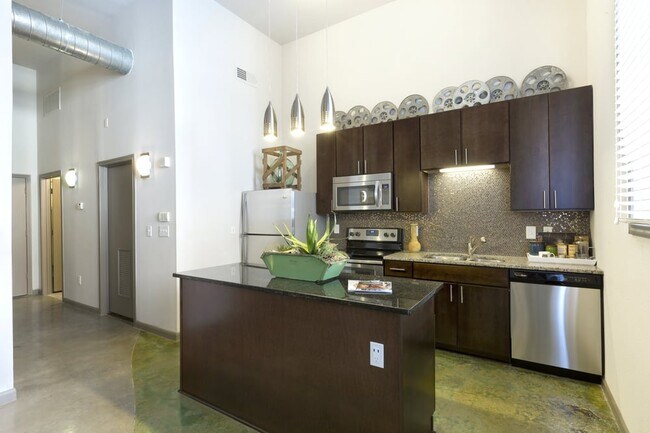 Building Photo - Wondrous 1 BR Apt Available For Rent