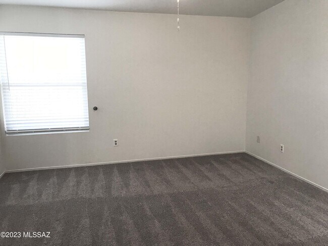 Building Photo - 7800 N Nicole Pl