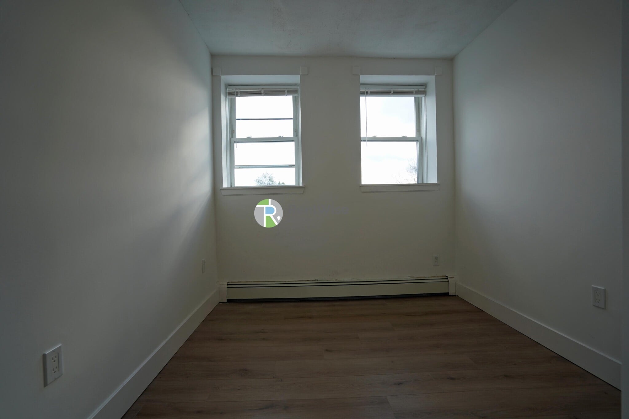 Building Photo - 740 E 7th St