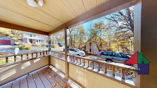 Building Photo - 32 Hall St