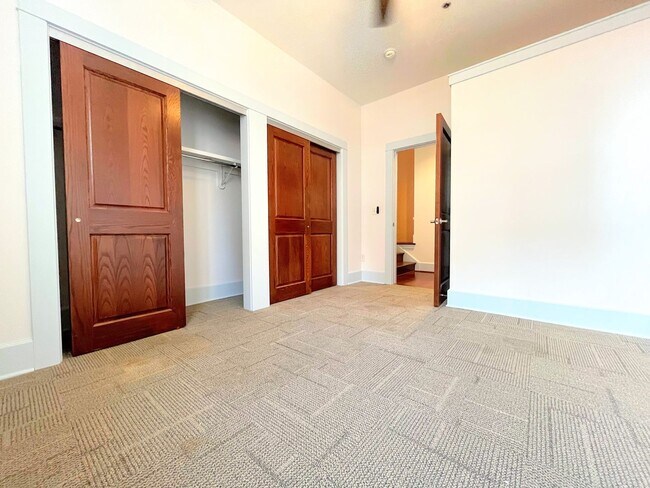 Building Photo - 210 Ellicott St