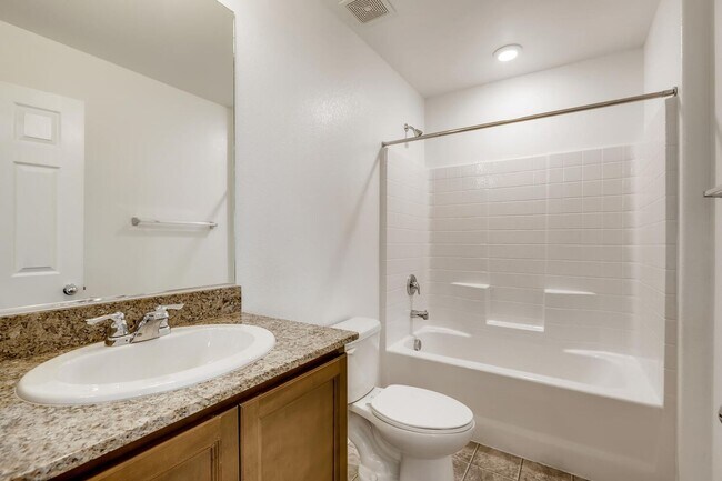 Building Photo - 3 Bedroom Townhouse in a Gated Northeast Community Near Nellis Air Force Base