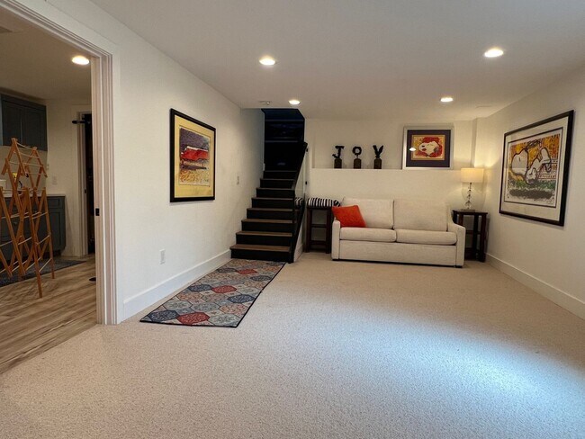 Building Photo - Modern 2 BDR Retreat: Serene Backyard