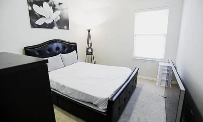 Building Photo - 1733 Rosson Rd