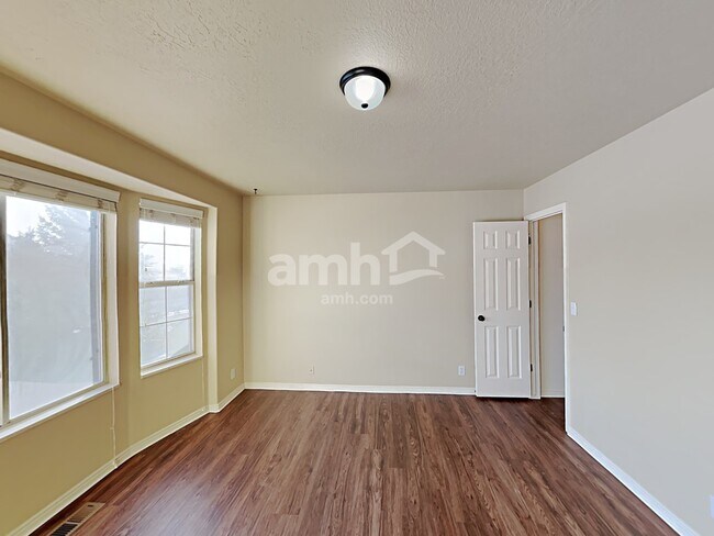 Building Photo - 1302 E 3125 N