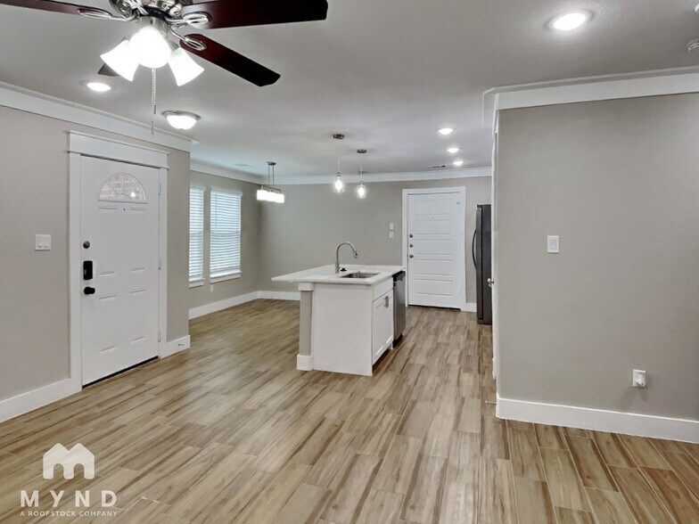 Building Photo - 5736 Lone Star Cir