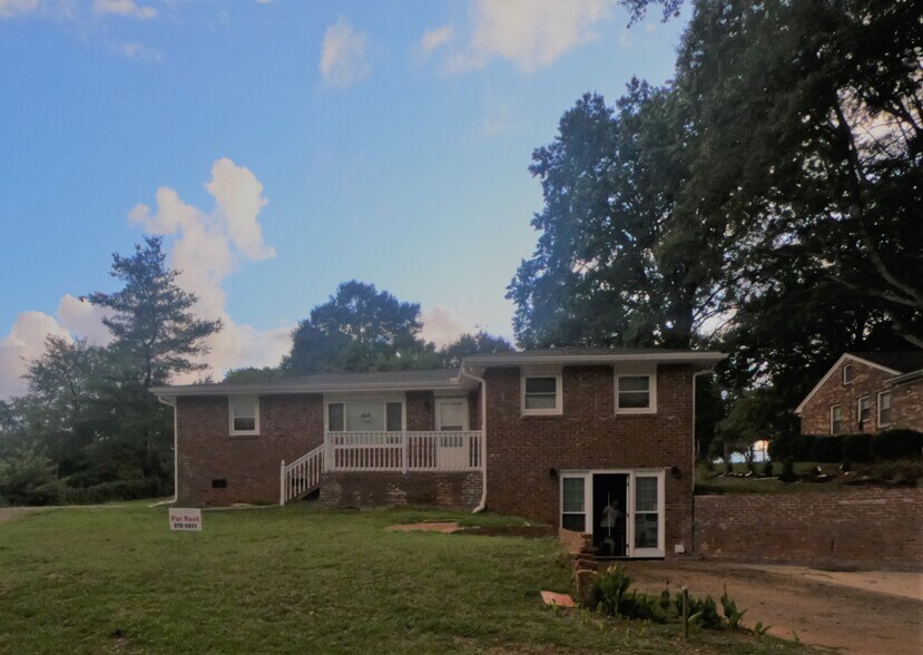 Building Photo - 2409 Boiling Springs Rd