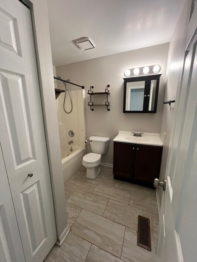 Building Photo - 358 Woodview Cir