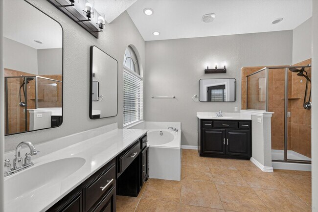 Building Photo - 2416 Greenbrook Dr