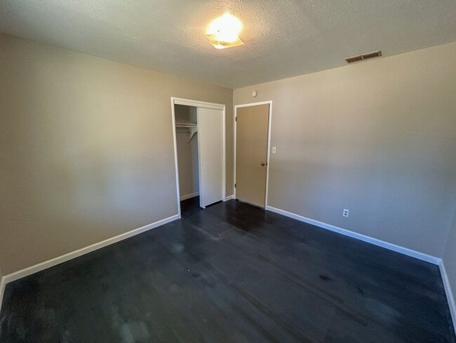 Building Photo - 6762 Riverside Dr