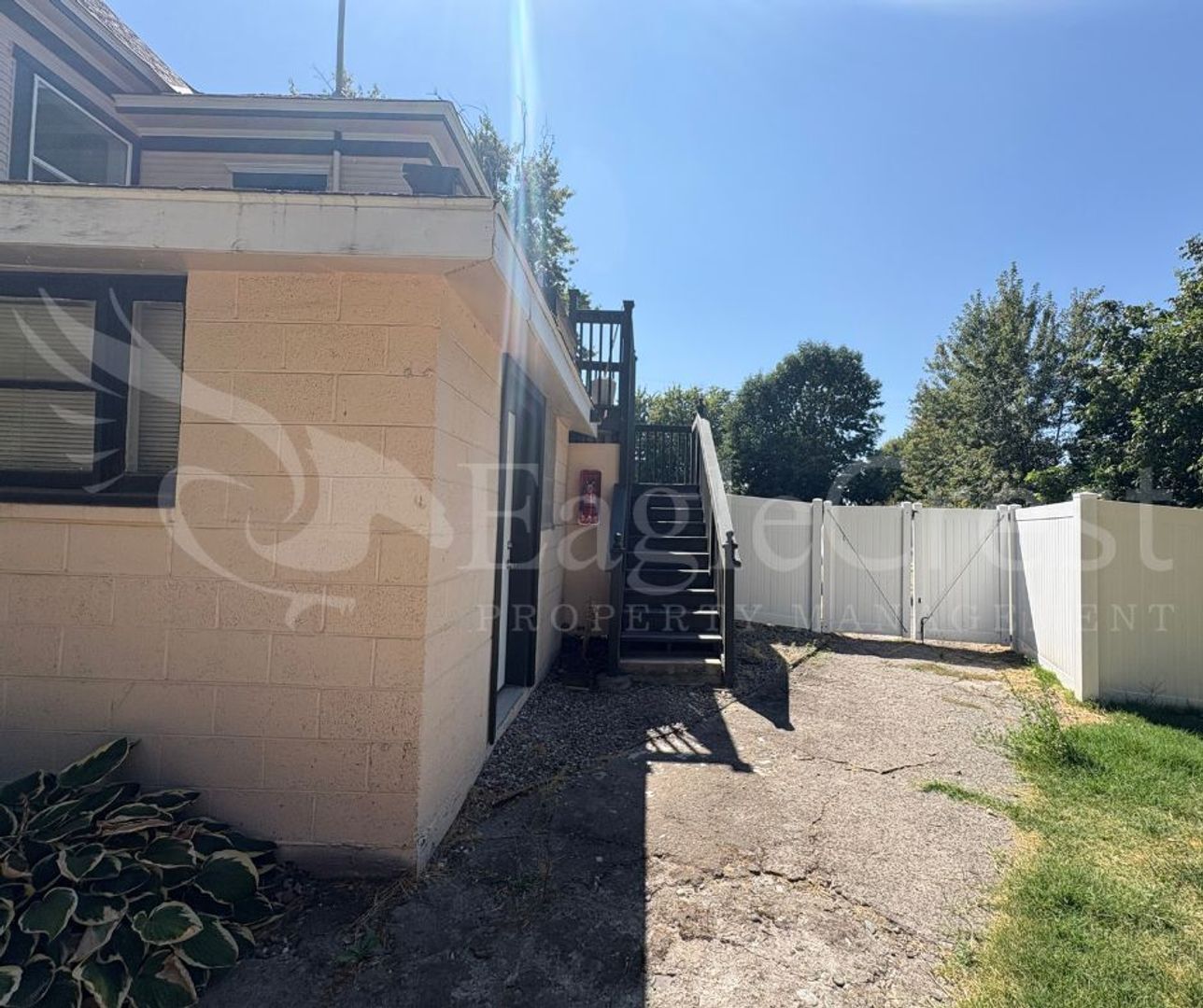 Building Photo - 603CHERRY