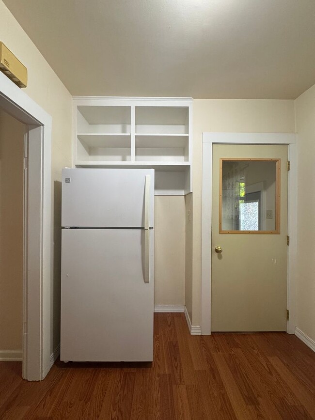 Building Photo - Charming 3 Bed Rental in Prime Location