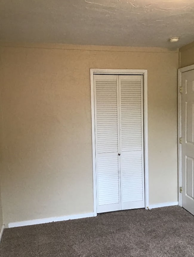 Building Photo - 533-543 Hollywell Ave